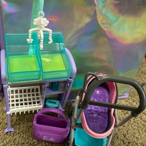 Barbie doll twin set